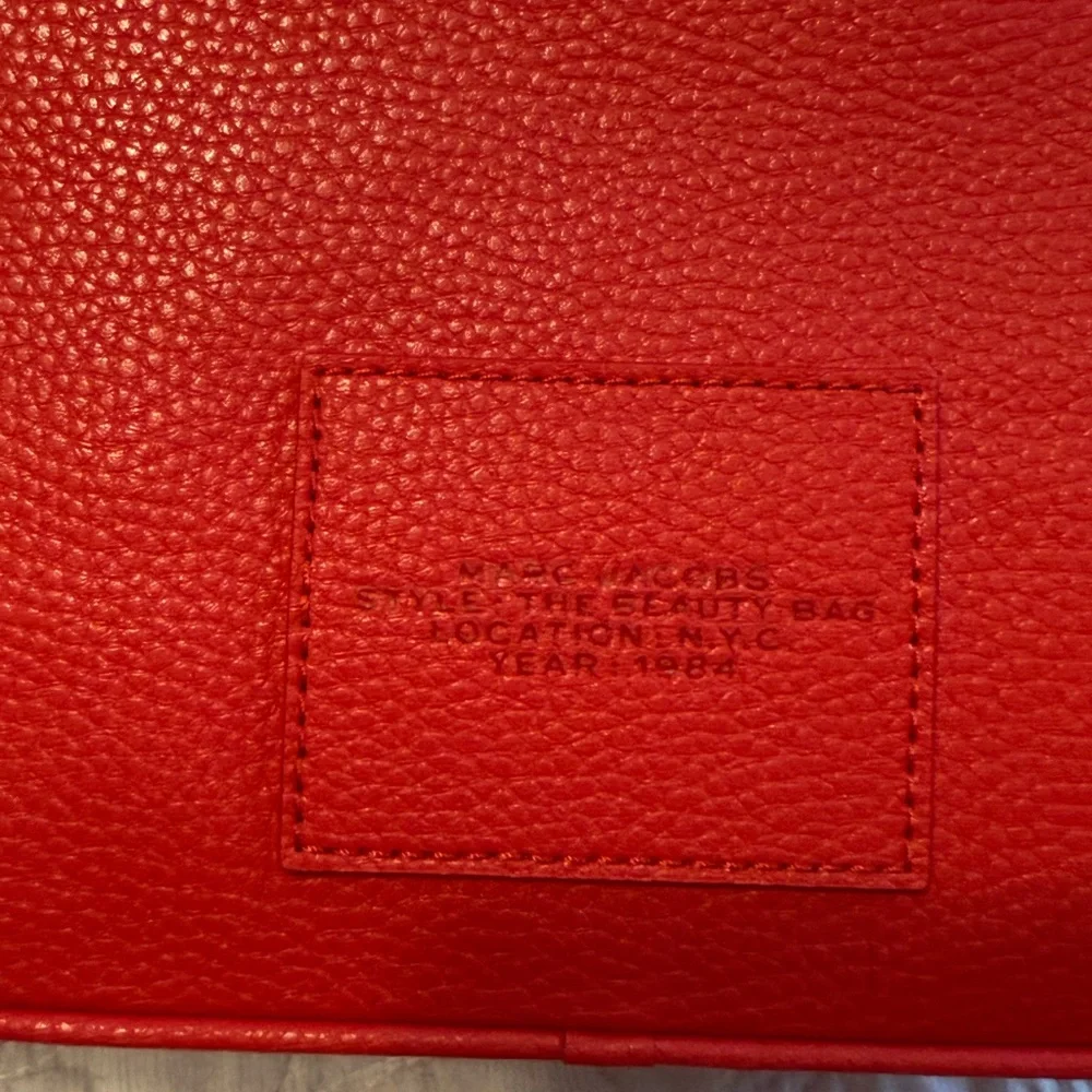 Marc Jacobs The Beauty Bag Cosmetic Bag Red Leather NWOT structured and stunning
